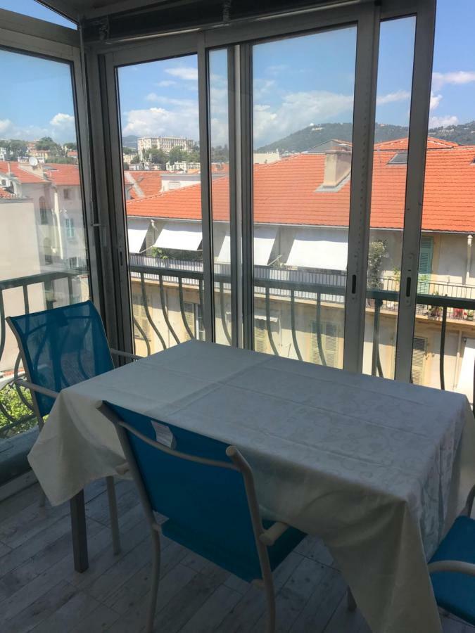 Hôtel 4 A 6 Personnes Sur La Coulee Verte à Nice Extérieur photo