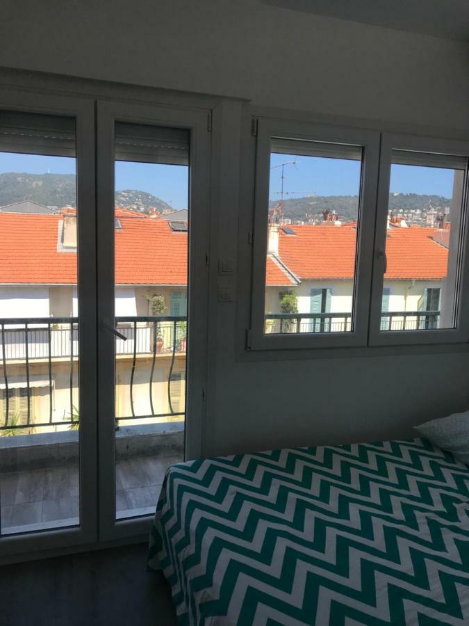 Hôtel 4 A 6 Personnes Sur La Coulee Verte à Nice Extérieur photo